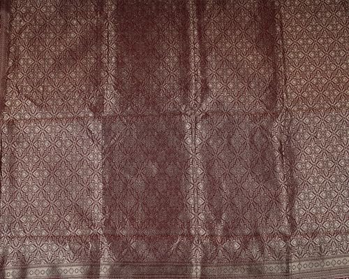 VISHWA JANANI Handwoven Silk Saree with Maroon and Green Motifs, 6 Metres